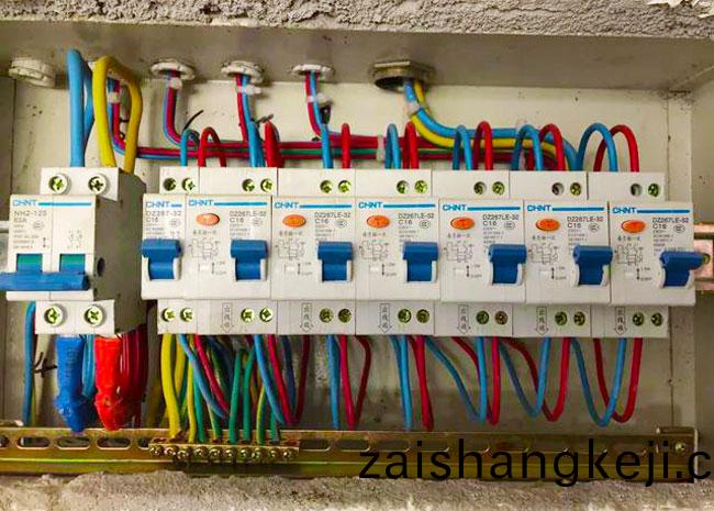 深圳(zhen)PZ30炤明配電箱廠(chang)傢(jia)